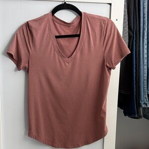 Women’s V-Neck Short Sleeve Top in Dusty Rose size 4 lululemon